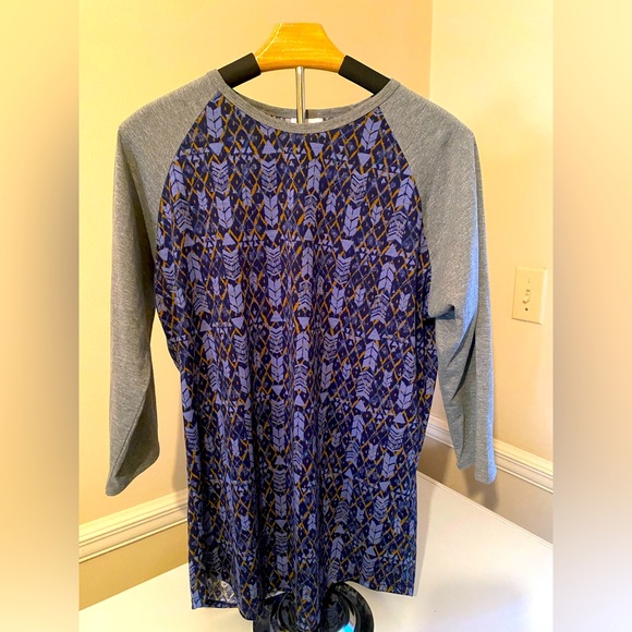 LulaRoe Baseball ¾ Sleeve Tee - Picture 1 of 3